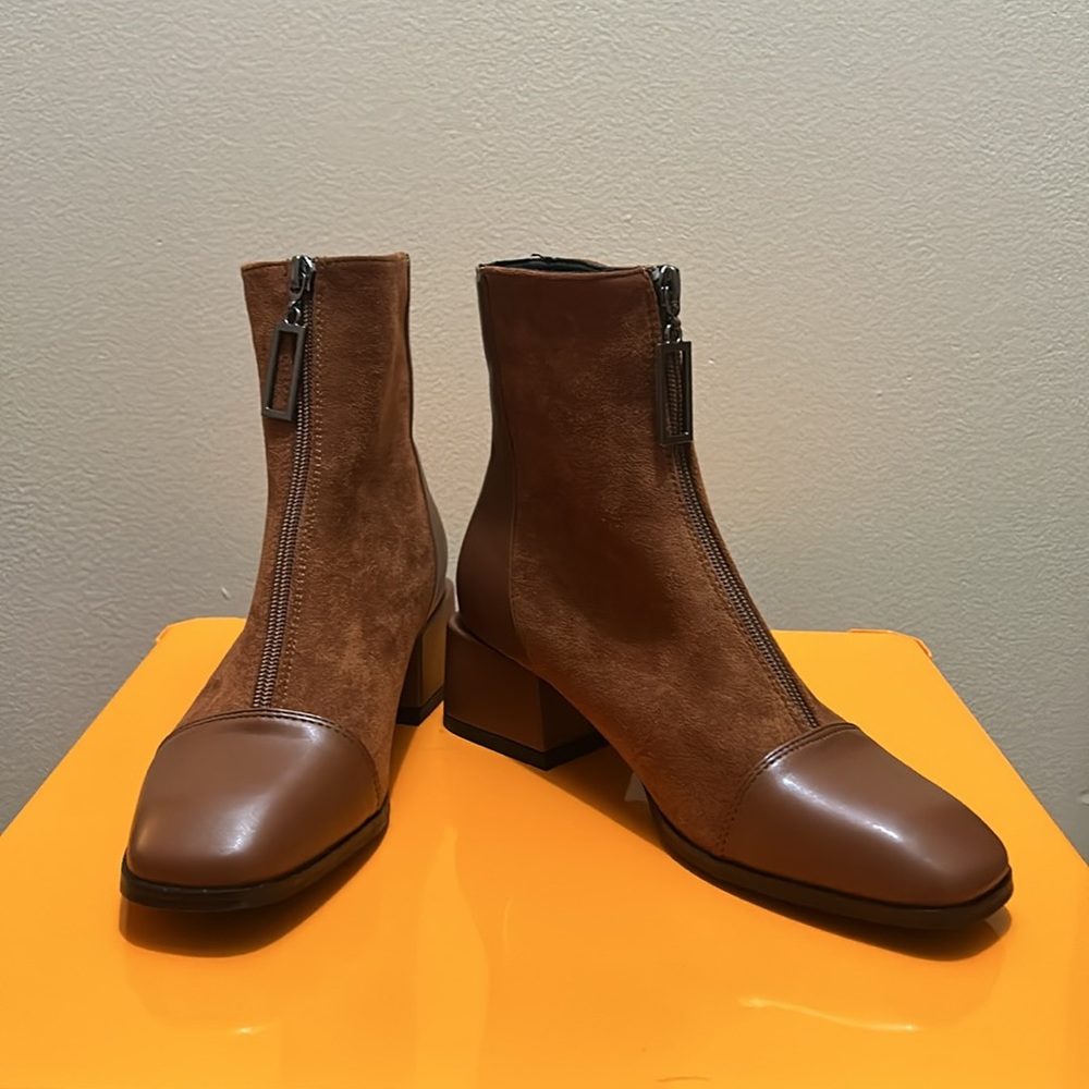 Size 39 Brown Suede Heeled Boots (never worn)